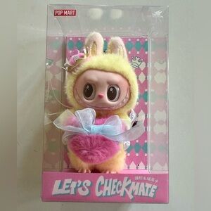 LABUBU MONSTERS POP MART Let's Checkmate QUEEN Vinyl Pendant Authentic
